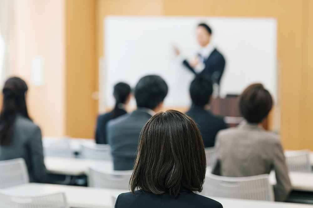 留学生向けの就職フェアや説明会への参加のサポート